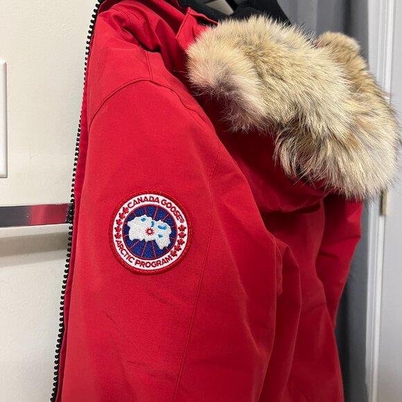Canada Goose Victoria Parka - Womens Medium Red -  FREE SHIPPING - Picture 4 of 10